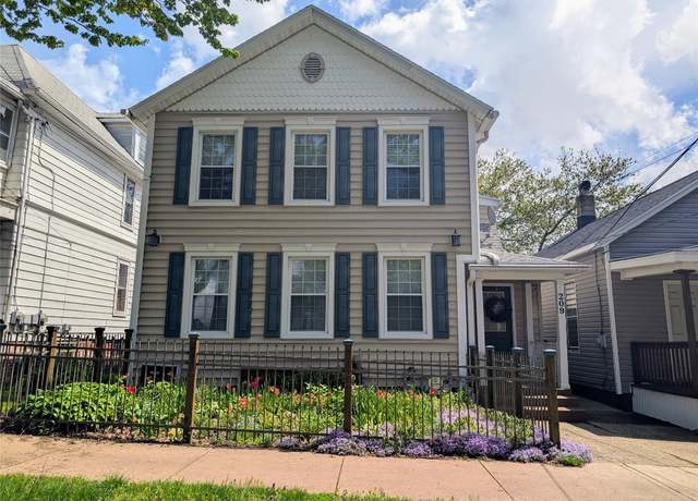 Property at 209 Parade St, Erie, PA 16507, 6 beds, 3 baths