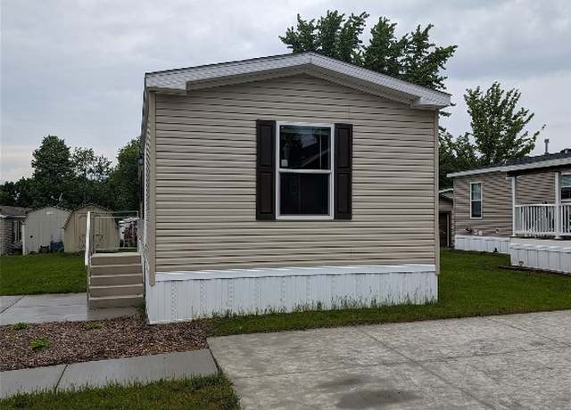 Property at 1528 Pinegrove Way, Erie, PA 16509, 2 beds, 1.5 baths
