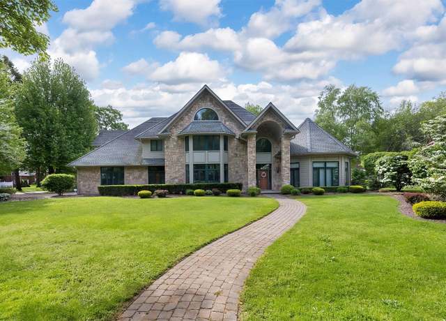 Property at 1505 S Shore Dr, Erie, PA 16505, 6 beds, 3.5 baths