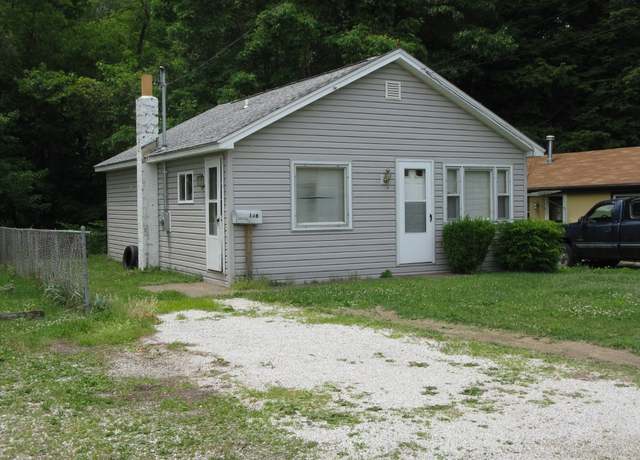 Property at 136 Kelso Dr W, Erie, PA 16505, 2 beds, 1 bath