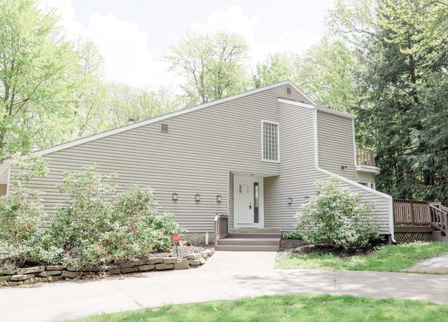 Property at 4329 Mckee Rd, Erie, PA 16506, 4 beds, 3 baths