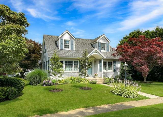 Property at 1001 Montpelier Ave, Erie, PA 16505, 3 beds, 3 baths