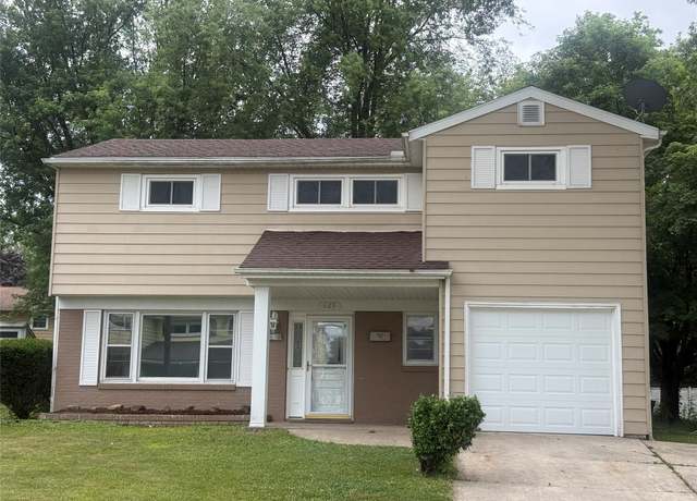Property at 629 Pin Oak Dr, Erie, PA 16510, 3 beds, 1.5 baths