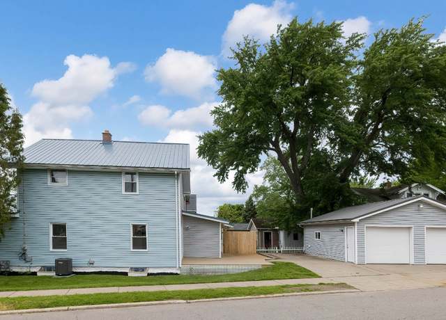 Property at 2065 Willow St, Erie, PA 16510, 3 beds, 1.5 baths