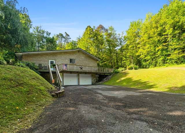 Property at 8710 Perry Hwy, Erie, PA 16509, 3 beds, 3 baths