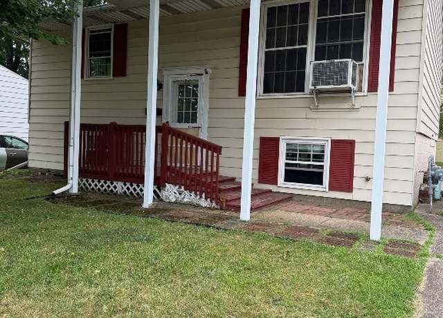 Property at 2425 Eastlawn Pkwy, Erie, PA 16510, 4 beds, 1.5 baths