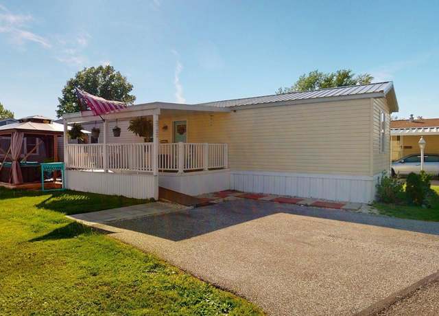 Property at 2722 Greenacre Dr, Erie, PA 16506, 3 beds, 2 baths