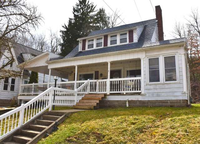 Property at 828 Irvin Ave, Meadville, PA 16335, 3 beds, 1.5 baths