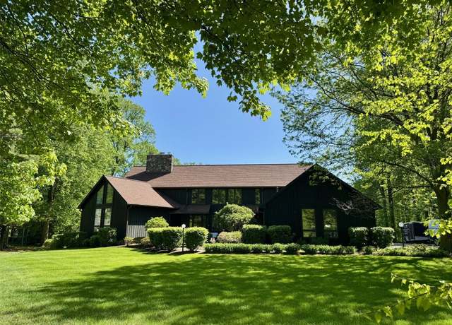 Property at 251 Wolf Point Dr, Erie, PA 16505, 5 beds, 4 baths