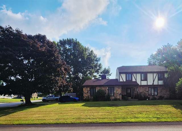 Property at 1305 Fieldcrest Dr, Erie, PA 16505, 4 beds, 2.5 baths