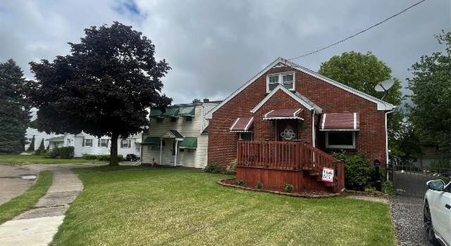 Photo of 1420 Maple Leaf Dr, Erie, PA 16508