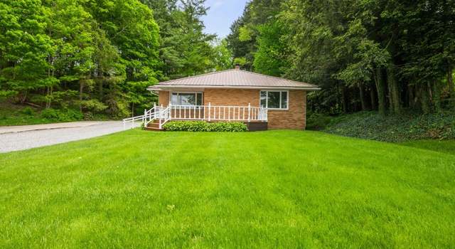 Photo of 12052 Lake Dr, Conneaut Lake, PA 16316