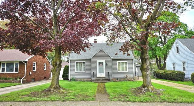 Photo of 2104 N Manor Dr, Erie, PA 16505