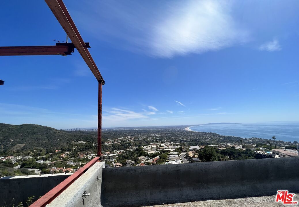 1422 Lachman Ln, Pacific Palisades, CA 90272