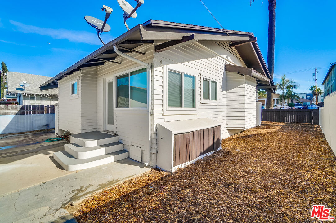 2137 Locust Ave, Long Beach, CA 90806 MLS 23332055 Redfin
