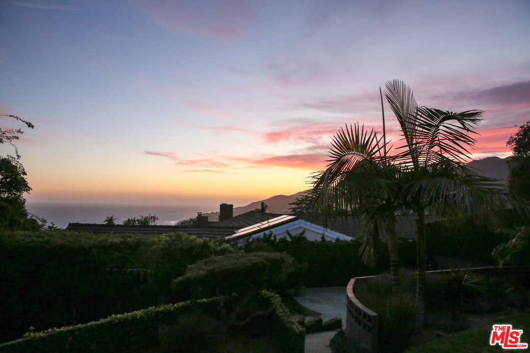 301 Bellino Dr, Pacific Palisades, CA 90272