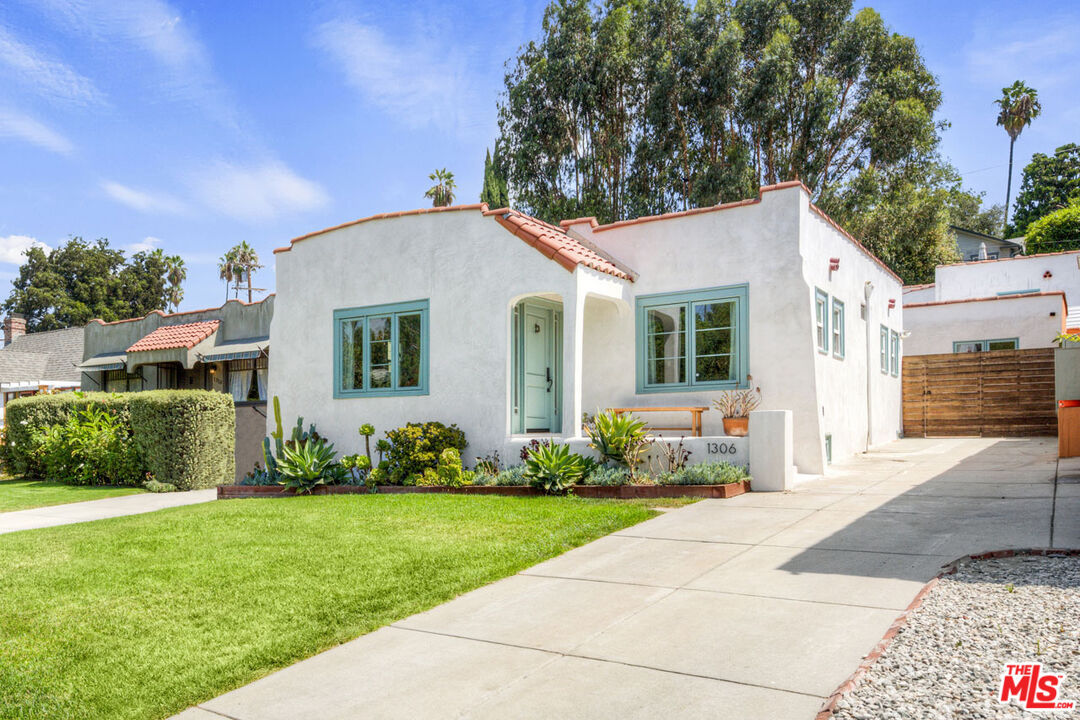 1306 N Coronado St, Los Angeles, CA 90026 | MLS# 22-199105 | Redfin