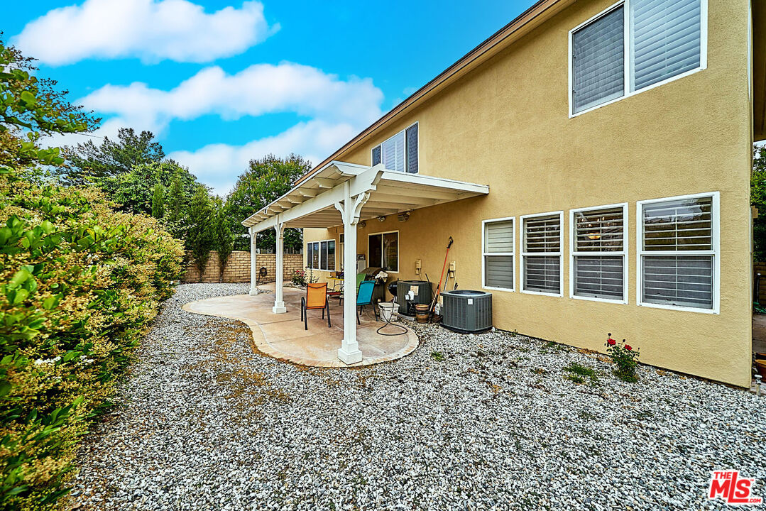 23292 Cuestport Dr, Valencia, CA 91354 | MLS# 23-278109 | Redfin