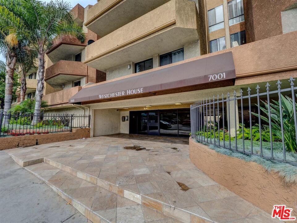 7001 S La Cienega Blvd