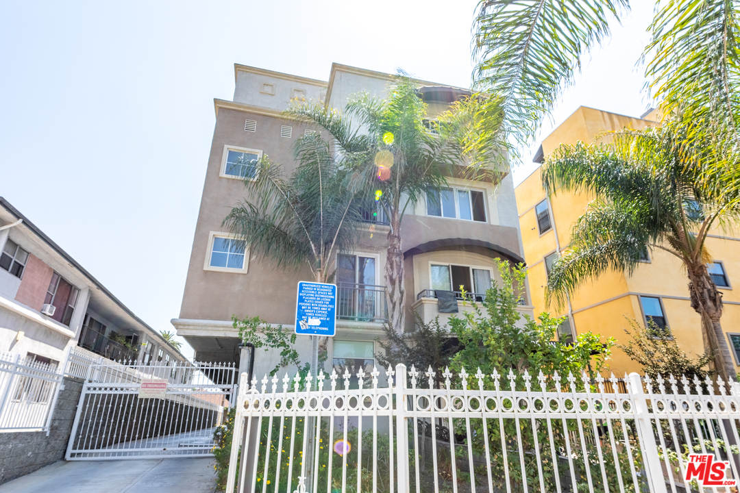 1030 S Norton Ave #2, Los Angeles, CA 90019 | MLS# 20 ...