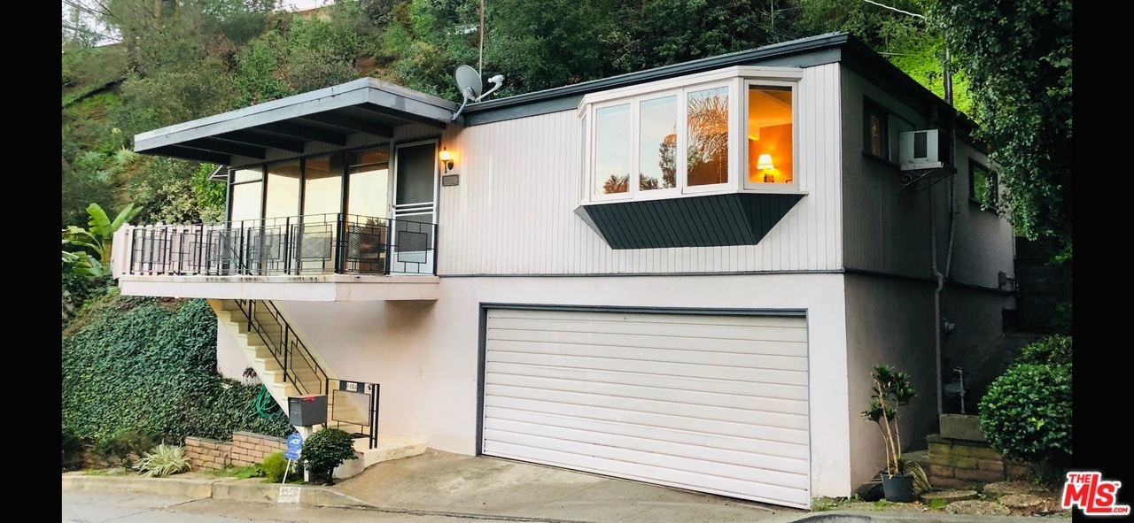 8950 Hollywood Hills Rd, Los Angeles, CA 90046
