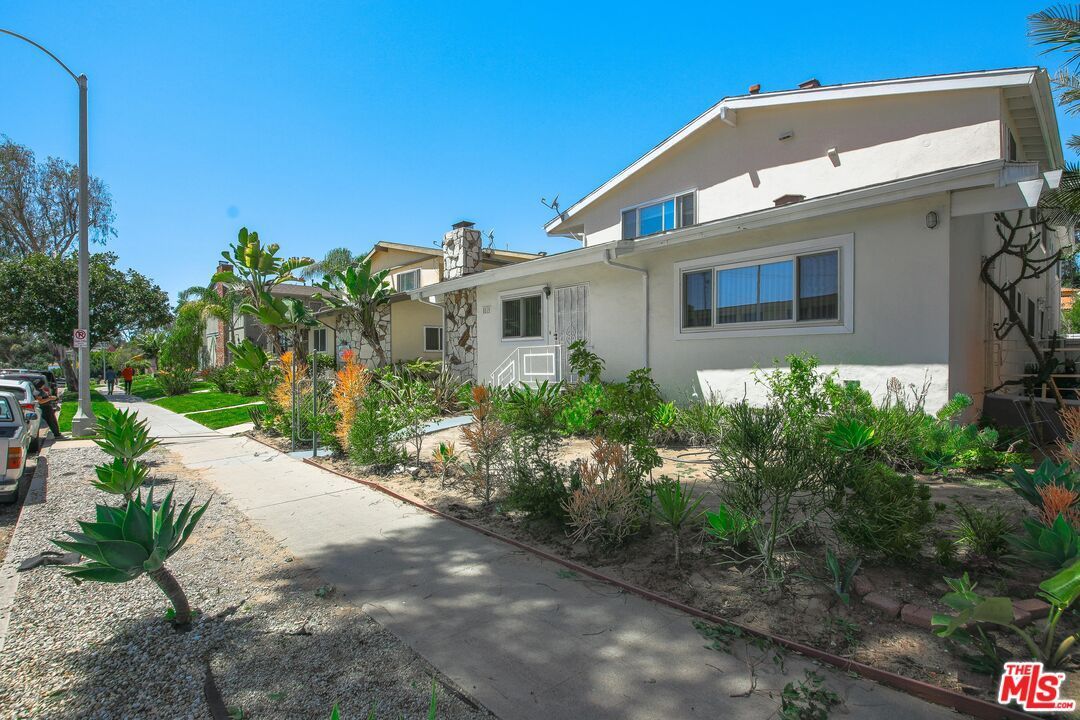 8219 W Manchester Ave, Playa Del Rey, CA 90293 | MLS# 22-152383 | Redfin