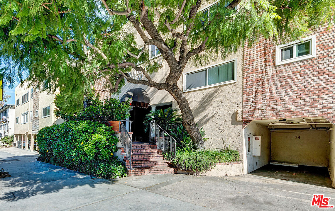 11670 W Sunset Blvd #104, Los Angeles, CA 90049 | MLS# 22-219517 | Redfin