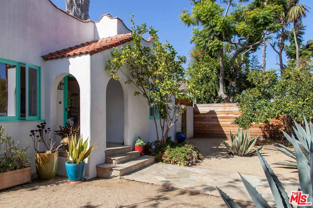 941 Venezia Ave, Venice, CA 90291 | MLS# 18-386560 | Redfin