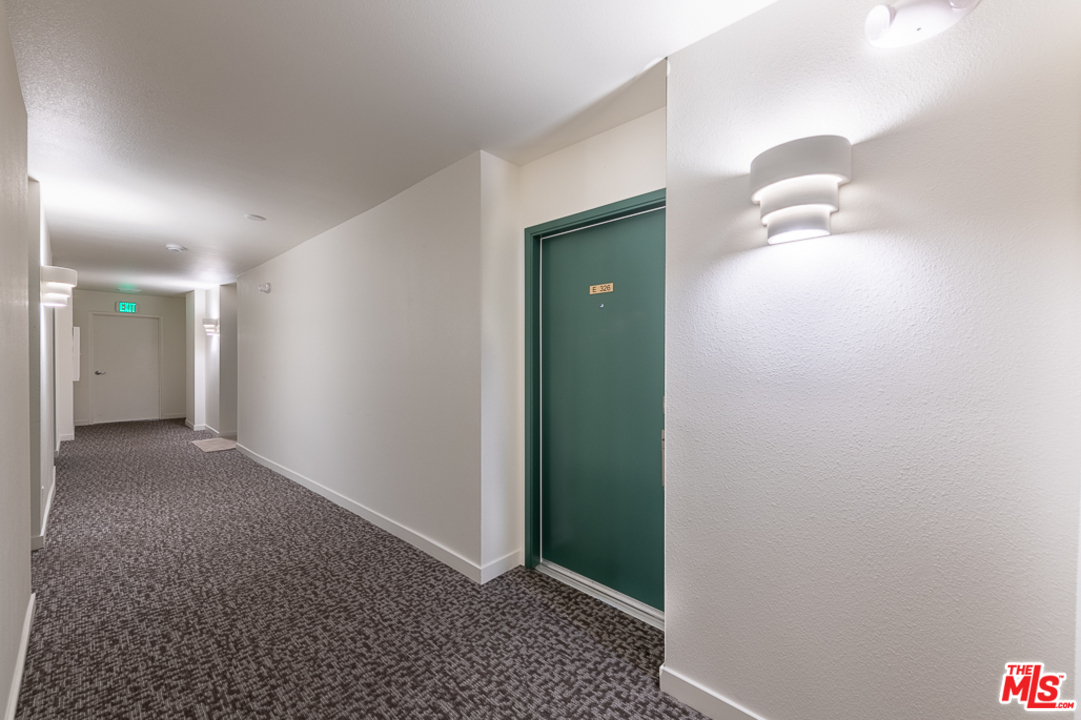 5460 White Oak Ave Unit 26 Encino Ca Mls 21 6604 Redfin