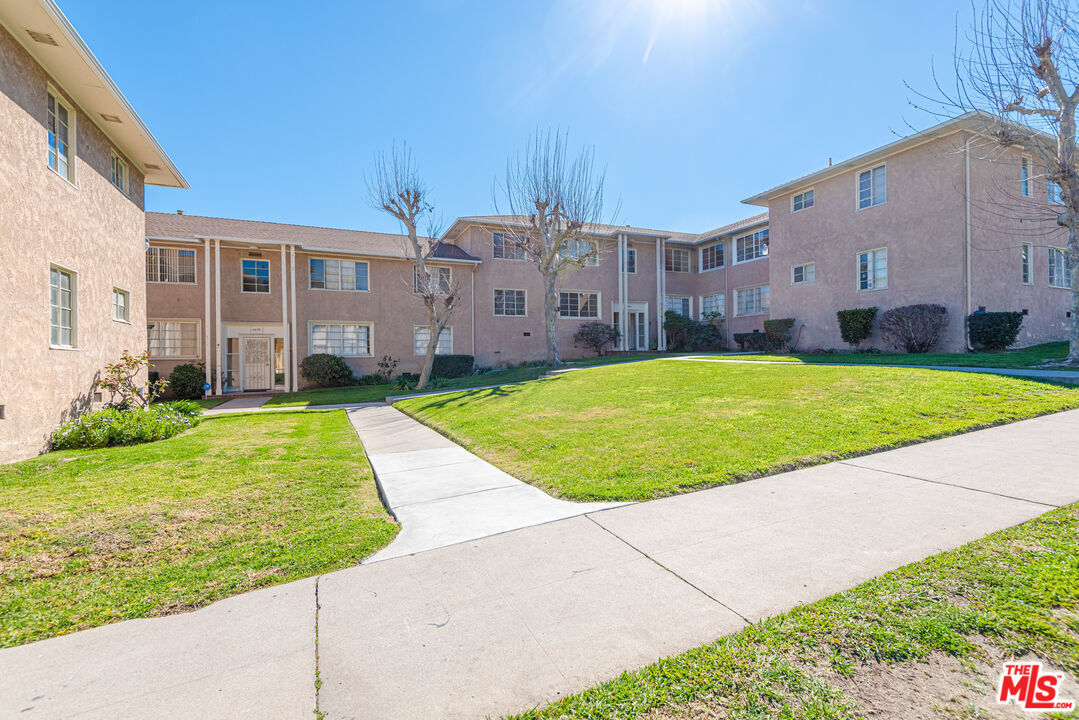 4072 Hillcrest Dr Unit A, Los Angeles, CA 90008  MLS# 23236659  Redfin