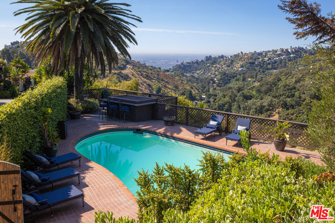 8207 Mulholland Dr, Los Angeles, CA 90046 MLS 23300659 Redfin