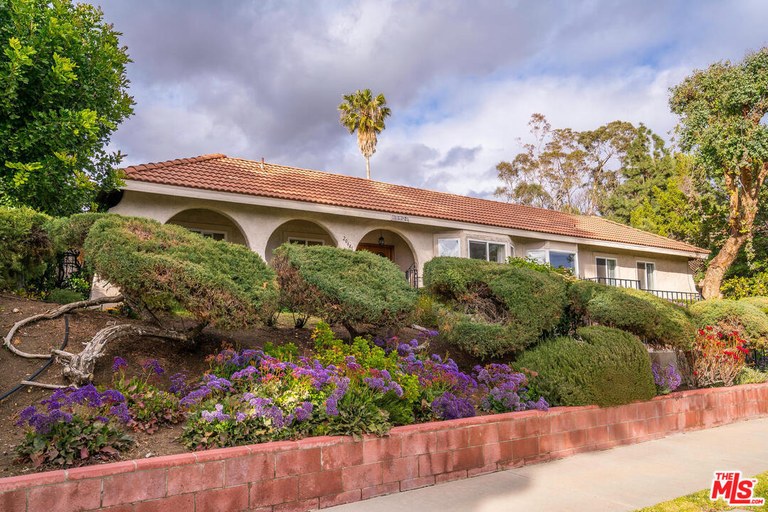 20645 Chatsworth St, Chatsworth, CA 91311  MLS# 18-319708  Redfin