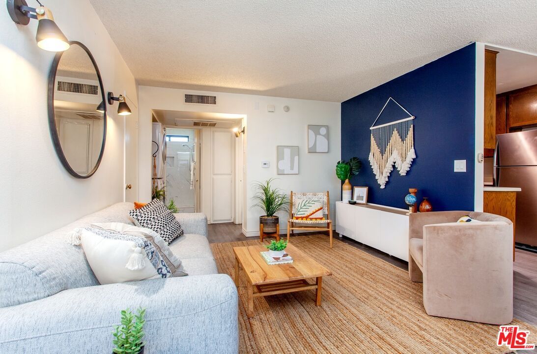 4000 W Victory Blvd #106, Burbank, CA 91505  MLS# 22223785  Redfin