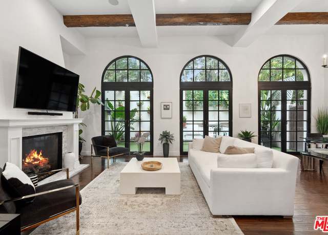 Property at 11937 W Sunset Blvd #7, Los Angeles, CA 90049, 3 beds, 3.5 baths