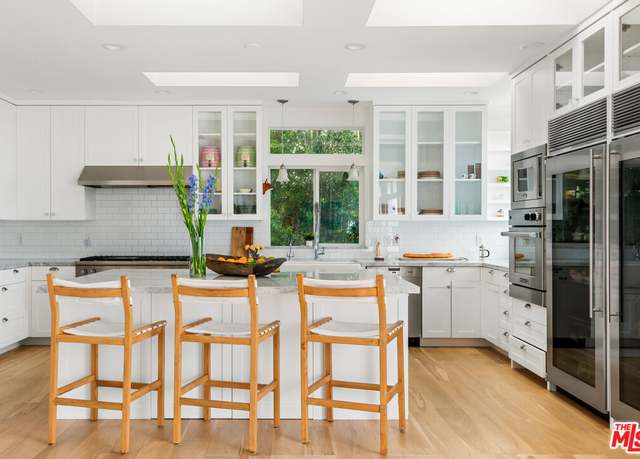 Property at 29500 Heathercliff Rd #285, Malibu, CA 90265, 4 beds, 2.5 baths