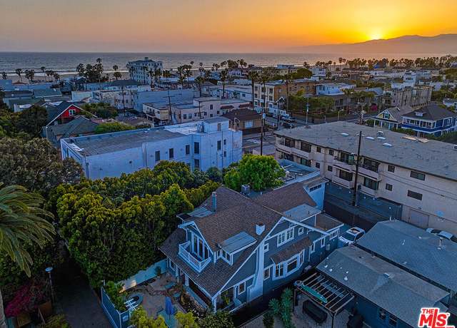 Property at 111 Dudley Ave, Venice, CA 90291, 4 beds, 4.5 baths