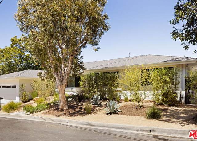 Property at 886 Teakwood Rd, Los Angeles, CA 90049, 5 beds, 4 baths