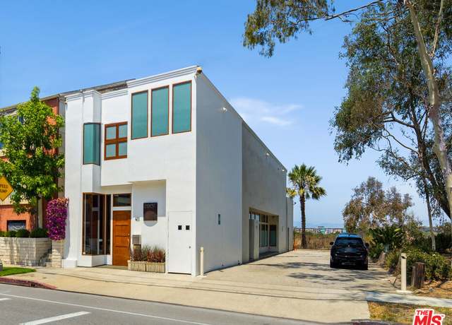 Property at 411 Culver Blvd, Playa Del Rey, CA 90293, 1 bed, 2 baths