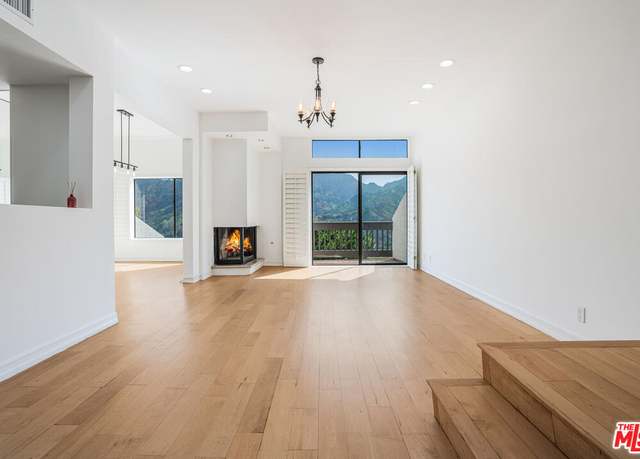 Property at 1694 Michael Ln, Pacific Palisades, CA 90272, 3 beds, 4 baths