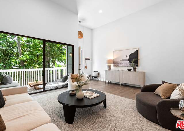 Property at 3516 Via Dolce, Marina Del Rey, CA 90292, 2 beds, 2.5 baths