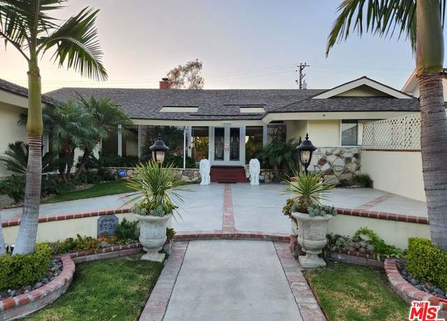Property at 5925 Wooster Ave, Los Angeles, CA 90056, 3 beds, 3 baths