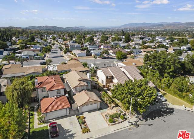 Property at 877 Chelsea Ct, Simi Valley, CA 93065, 3 beds, 2.5 baths