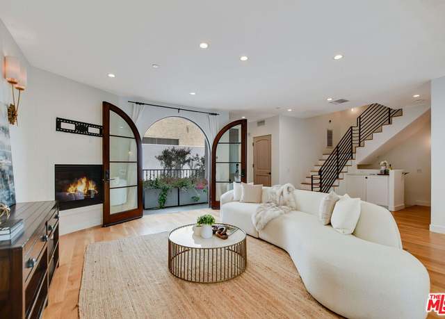 Property at 1253 17th St #103, Santa Monica, CA 90404, 2 beds, 2.5 baths