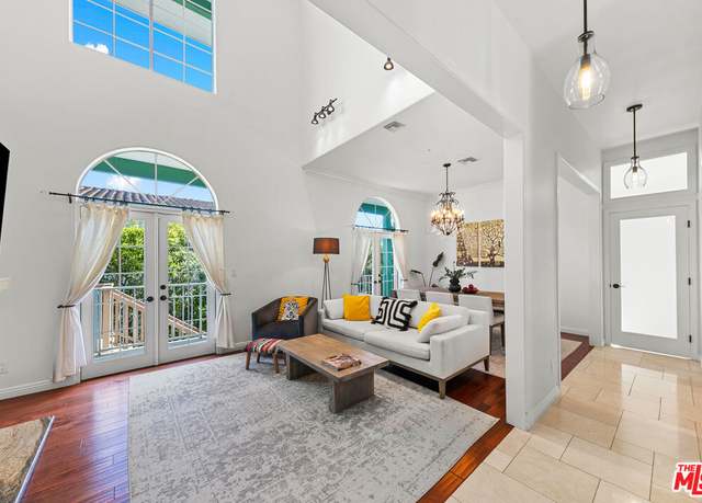 Property at 26600 Ocean View Dr, Malibu, CA 90265, 3 beds, 2.5 baths