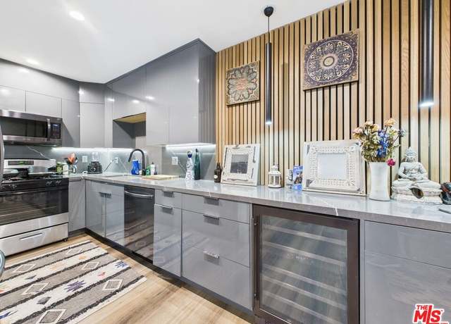 Property at 15344 Weddington St #102, Sherman Oaks, CA 91411, 2 beds, 2 baths