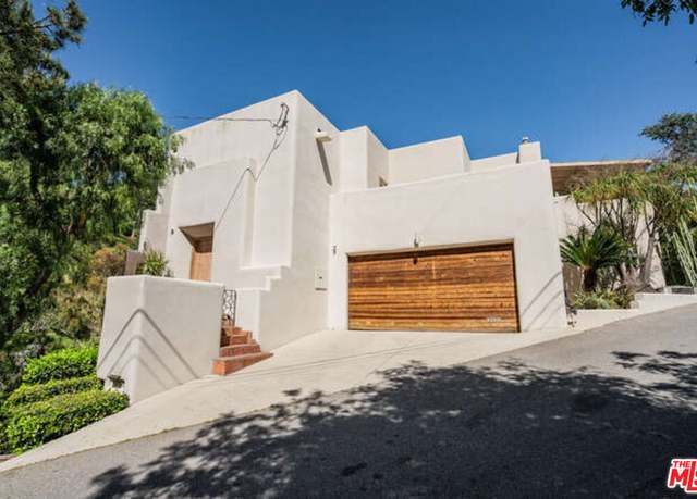 Property at 10206 Cielo Dr, Beverly Hills, CA 90210, 3 beds, 3.5 baths