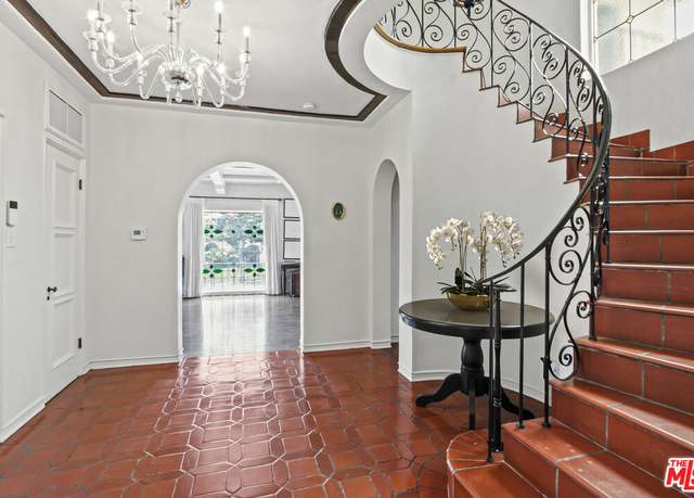 Property at 3691 Aureola Blvd, View Park, CA 90008, 5 beds, 3.5 baths