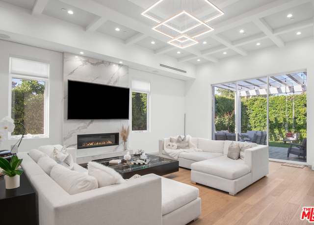 Property at 4664 Lemona Ave, Sherman Oaks, CA 91403, 4 beds, 4.5 baths