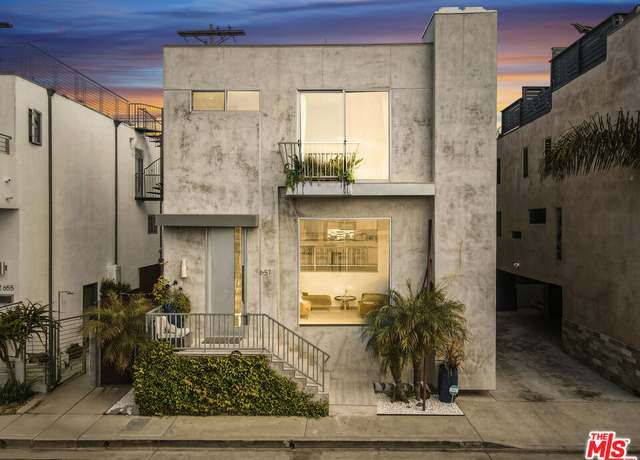 Property at 657 Mildred Ave, Venice, CA 90291, 4 beds, 4 baths