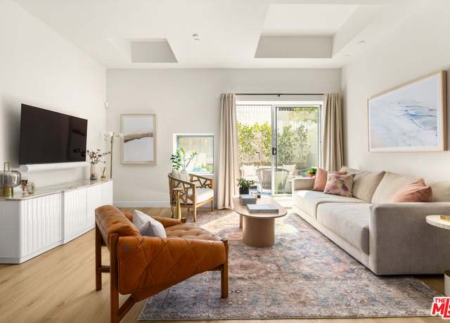 Property at 1322 N Detroit St #3, Los Angeles, CA 90046, 2 beds, 2.5 baths